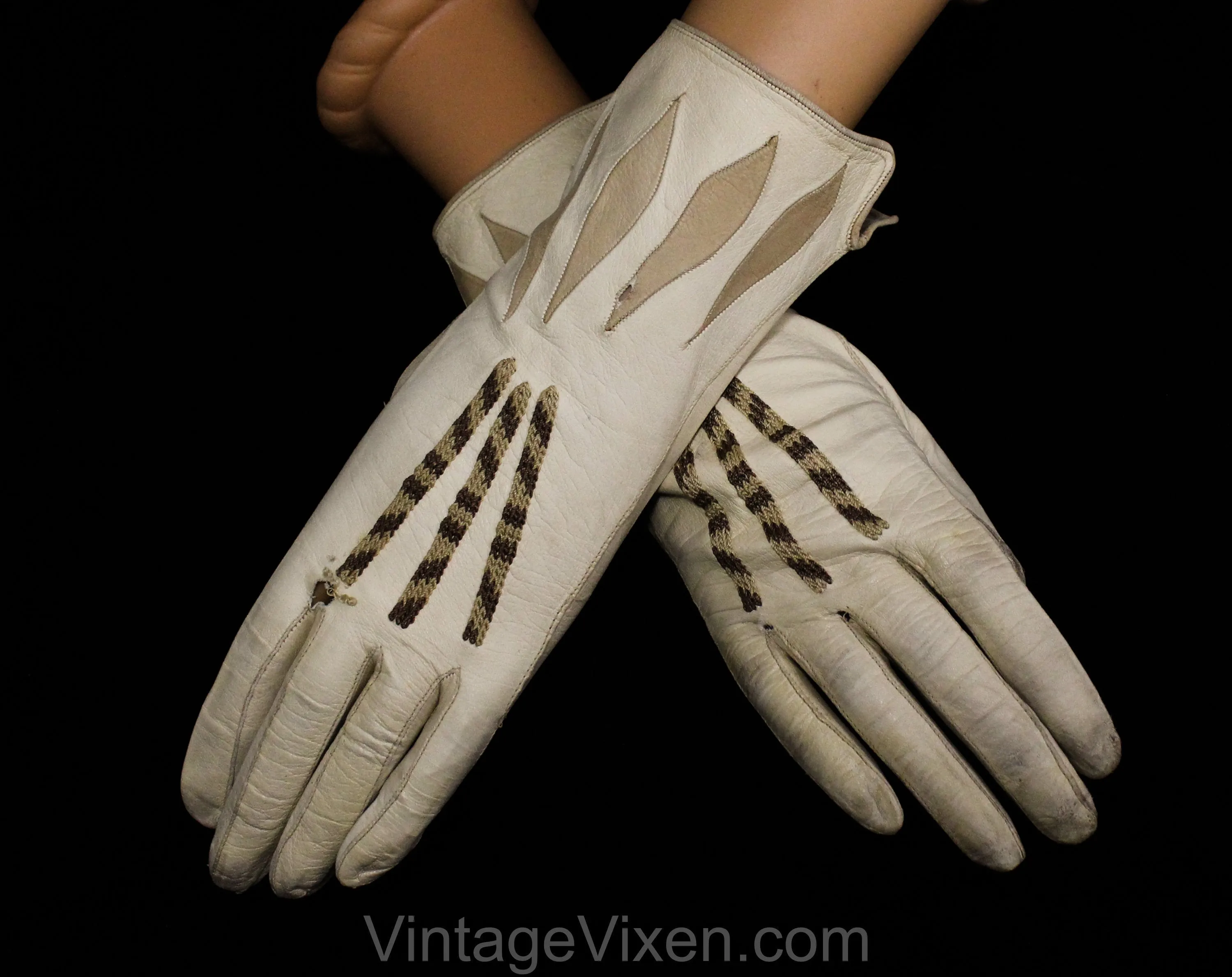 As Is 1950s Taupe Leather Gloves with Diamond Accents - Pair Beige 50s Gloves - Two Tone Brown Details - Best For Costume or Display - 50305