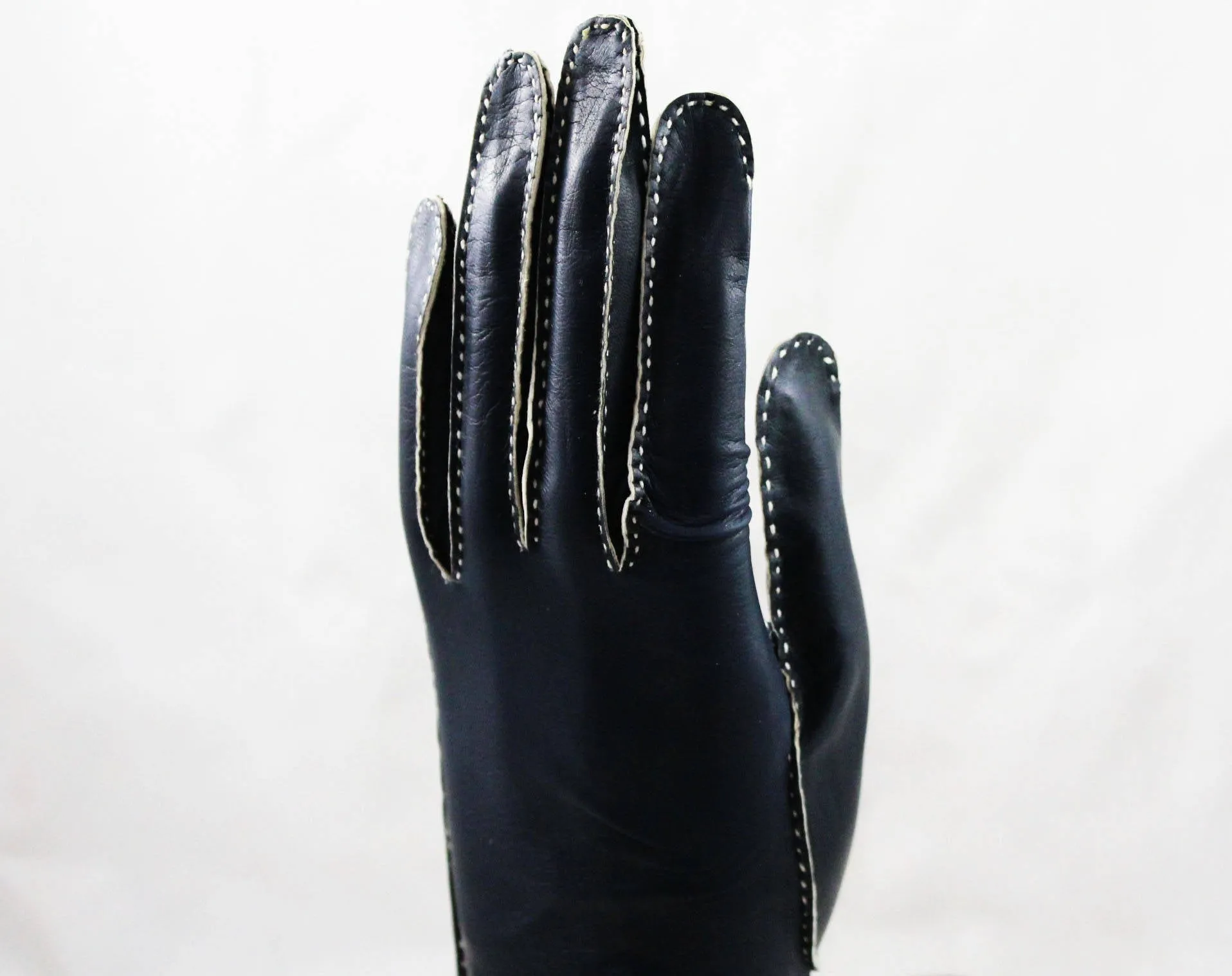Navy Leather Gloves with Pick Stitching - Size 5 1/2 Sophisticated Wrist Length Pair 1950s Kid Gloves - White & Dark Blue - Mint Condition