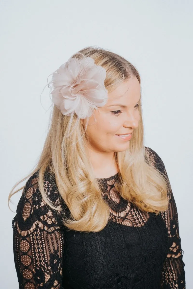 Nude Feather Slide Fascinator