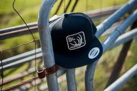 RED DIRT HAT CO. DEER SHED HAT BLACK/BLACK